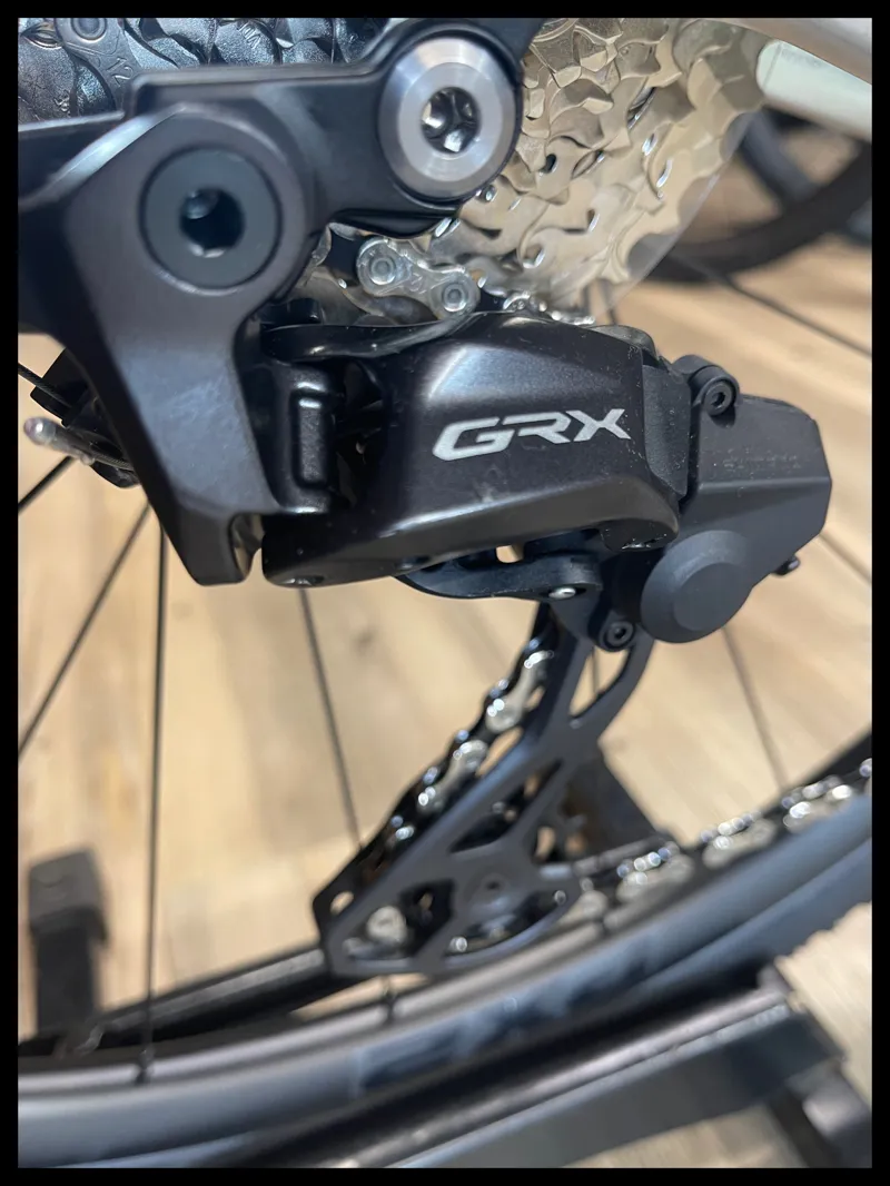 Giant Revolt Advanced 2 Gravel Bike in Golden Haze-4