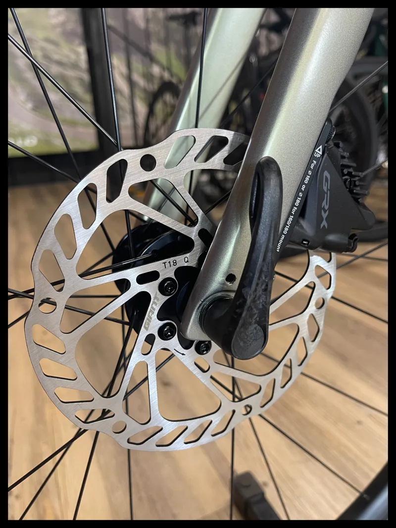 Giant Revolt Advanced 2 Gravel Bike in Golden Haze-7