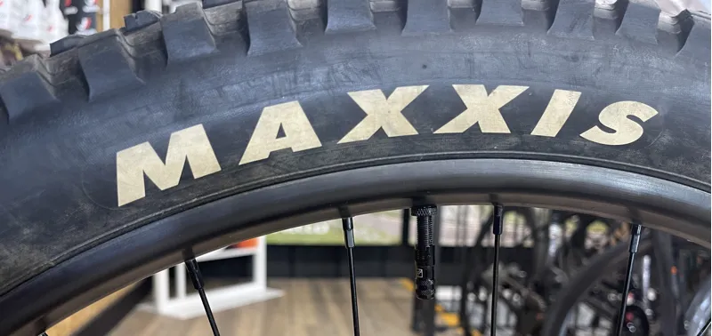 29 M eForce Amp+ BLK MD-4