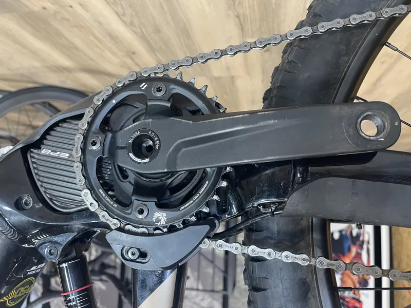 29 M eForce Amp+ BLK MD-5