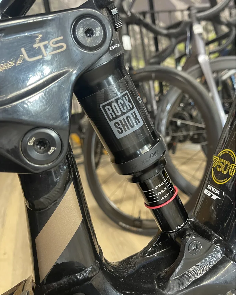 29 M eForce Amp+ BLK MD-6