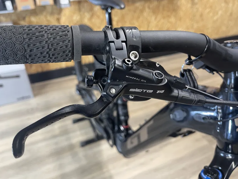 29 M eForce Amp+ BLK MD-9