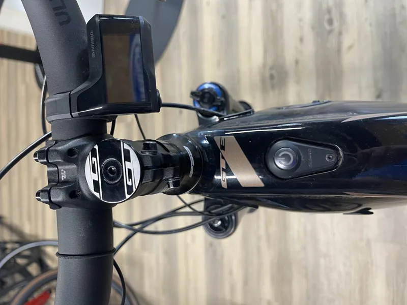 29 M eForce Amp+ BLK MD-11