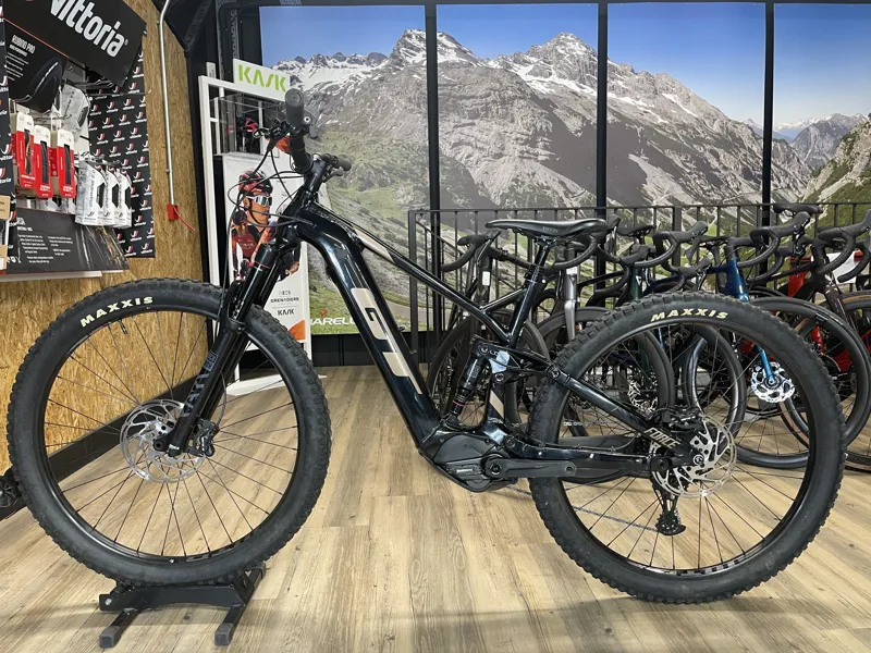 29 M eForce Amp+ BLK MD-1