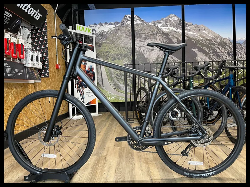 Cannondale Bad Boy 2 Disc 27.5 Hybrid Bike  X-Large Black 2021 Ex-Demo-1