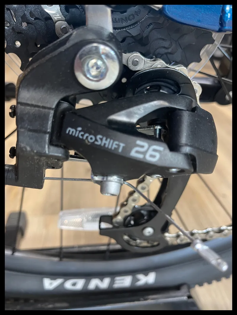 GT Stomper Ace 26in Kids Mountain Bike in Blue 2021-5