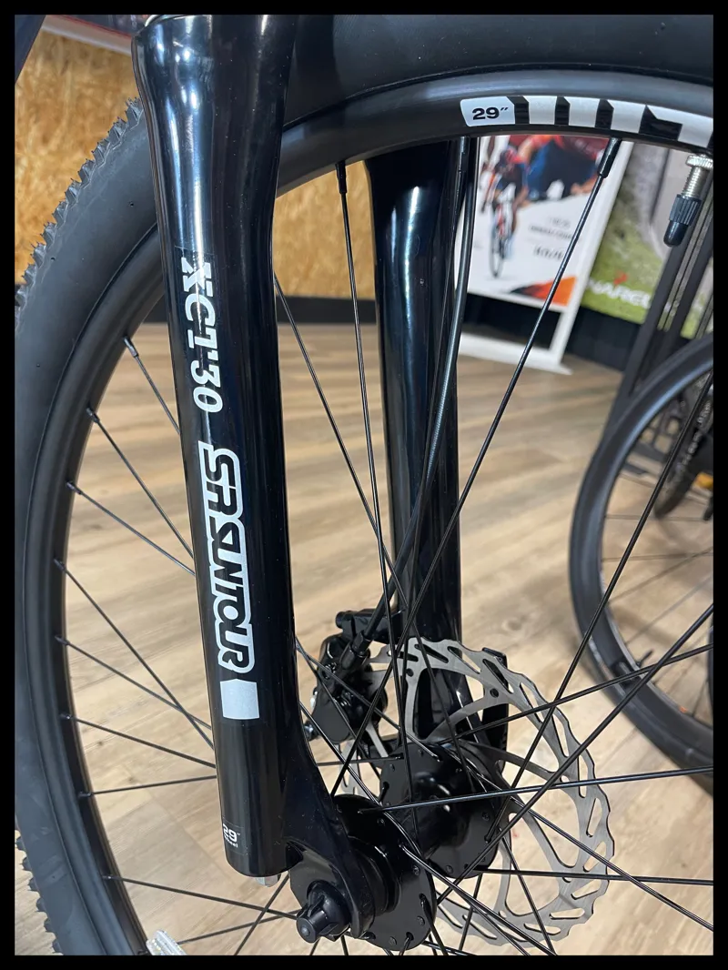 GT Bicycles Avalanche Sport Hardtail Mountain Bike Blue Medium 2023 Ex-Display-7