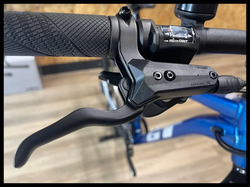 GT Bicycles Avalanche Sport Hardtail Mountain Bike Blue Medium 2023 Ex-Display-6