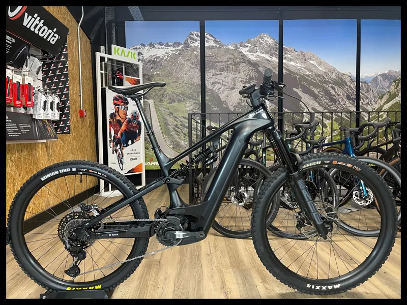 Moterra Neo Crb LT 2  297 Unisex Black Quartz  Medium 2022 Approved Used