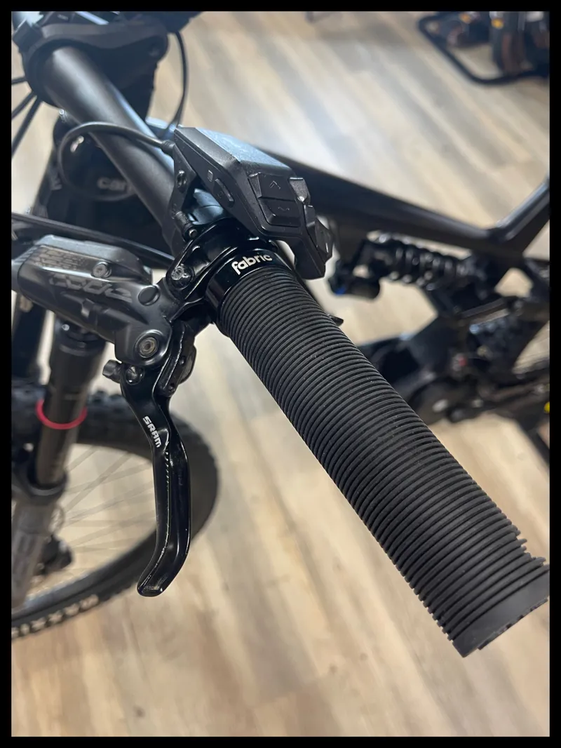 Moterra Neo Crb LT 2  297 Unisex Black Quartz  Medium 2022 Approved Used-8