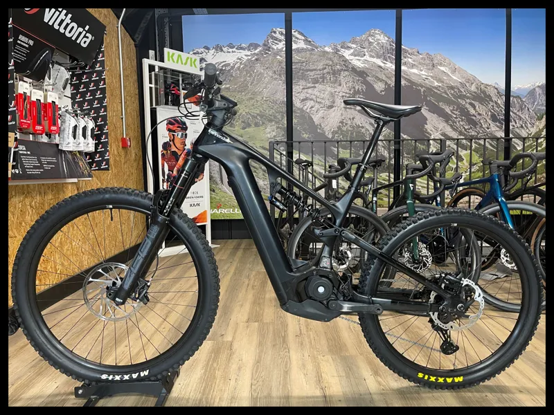 Moterra Neo Crb LT 2  297 Unisex Black Quartz  Medium 2022 Approved Used-1