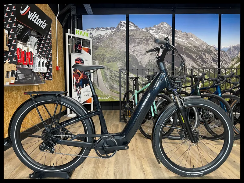 Specialized Como 4.0 Cast Black/Silver Medium 2022 Ex-Demo