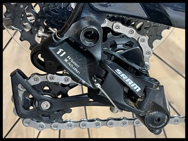 Specialized Como 4.0 Cast Black/Silver Medium 2022 Ex-Demo-3