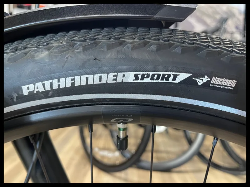 Specialized Como 4.0 Cast Black/Silver Medium 2022 Ex-Demo-9