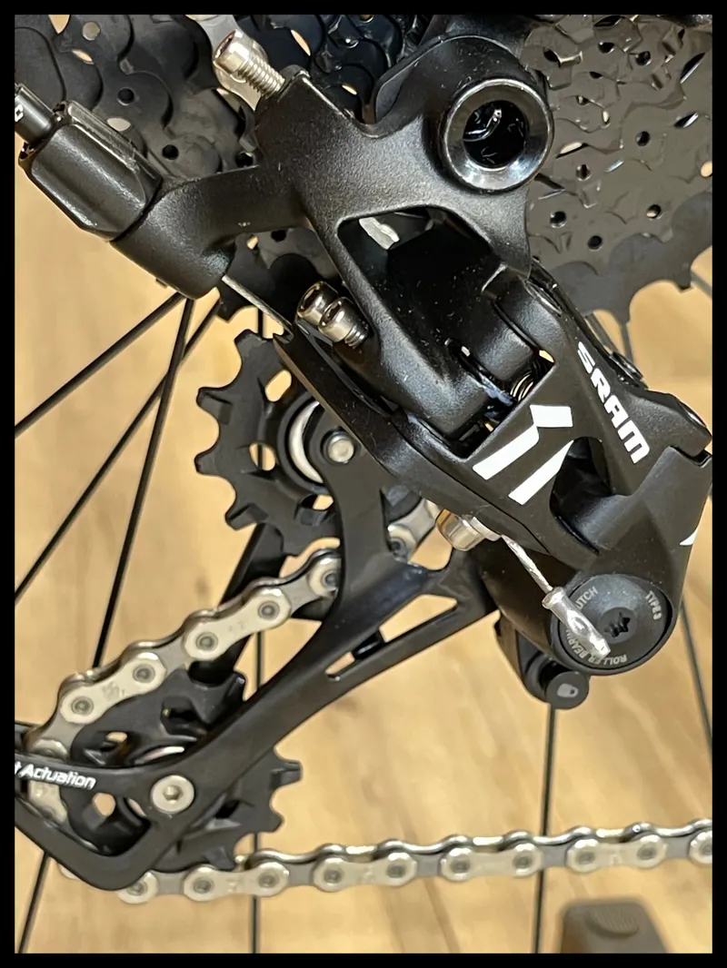 Rondo Ruut AL2 Gravel Bike Black 2024-6