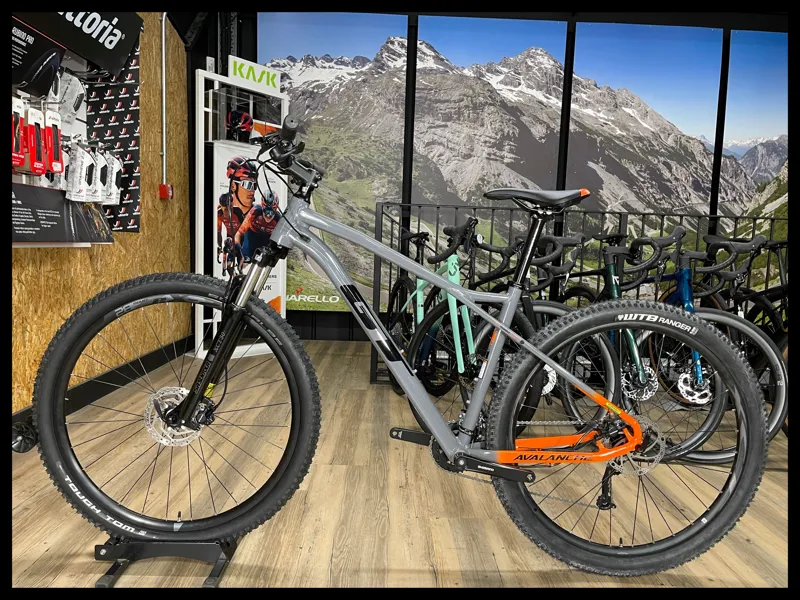 GT AVALANCHE SPORT GREY MOUNTAIN BIKE large 2024-1