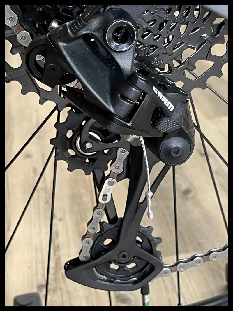 GT Sensor Carbon Elite 29er Large MTB Wet Grey 2023-3