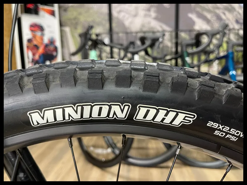 GT Sensor Carbon Elite 29er Large MTB Wet Grey 2023-10