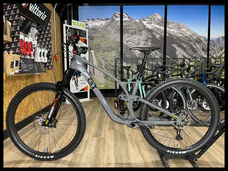 GT Sensor Carbon Elite 29er Large MTB Wet Grey 2023-1