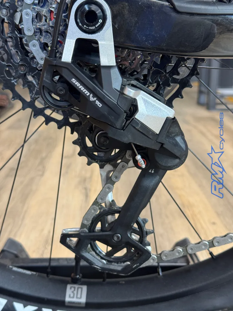 Giant Reign Advanced E+ 1 25km/h Large Mercury/ Carbon Smoke Approved Used-6