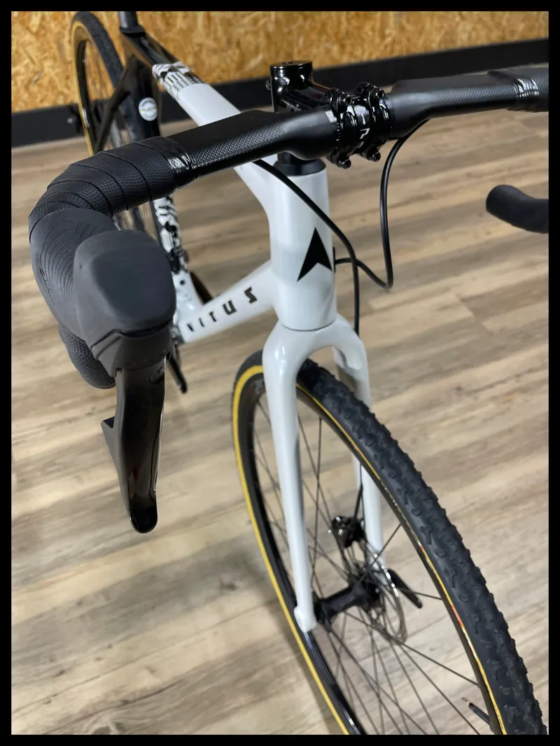 Vitus Energie Evo Rival Medium White Black Cross Bike 2024 Approved Used-5