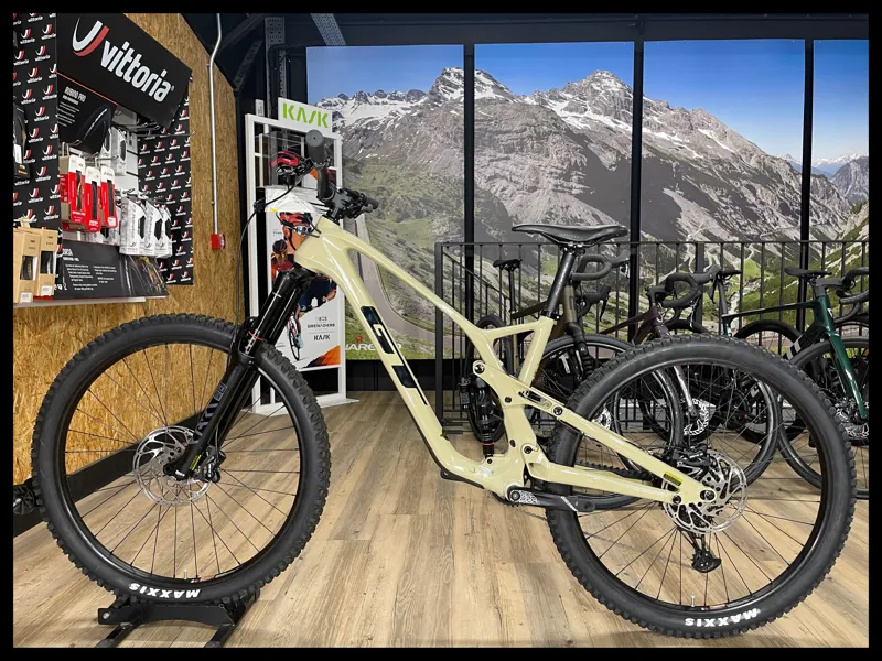 GT Force Carbon Elite 29 Tan Unisex Large 2023 Ex-Demo-1
