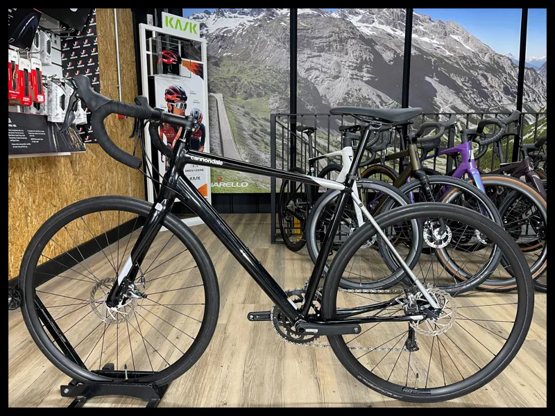 2022 Cannondale Synapse 2 AL Black 56 cm Ex Demo-1