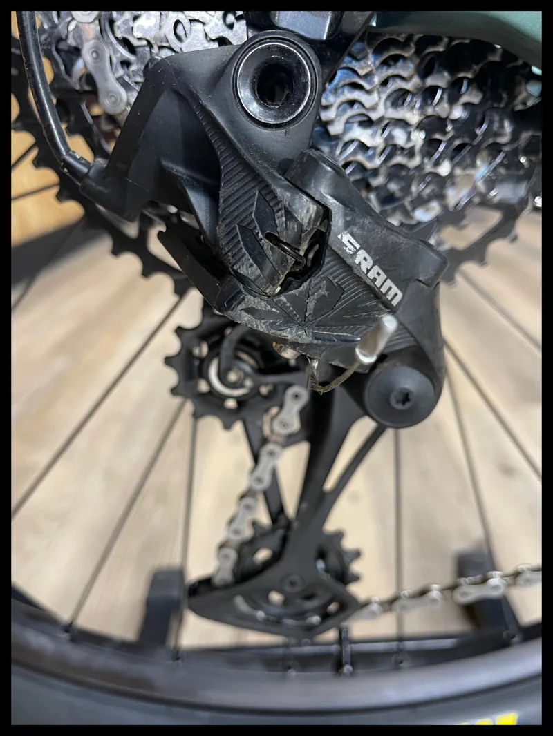 GT eForce Amp 29 Jade Medium 2020 Approved Used-3