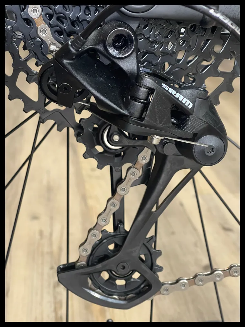 Liv Embolden 1 Black Large 29 2022 Ex-Display-3