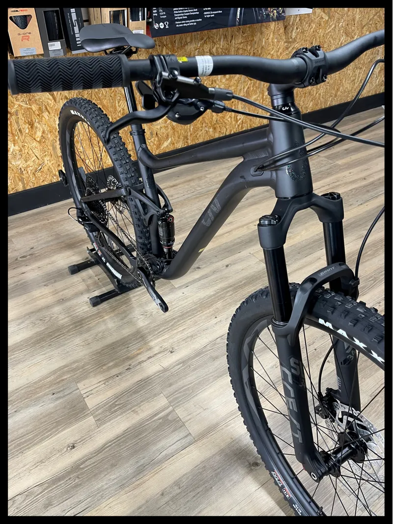 Liv Embolden 1 Black Large 29 2022 Ex-Display-6