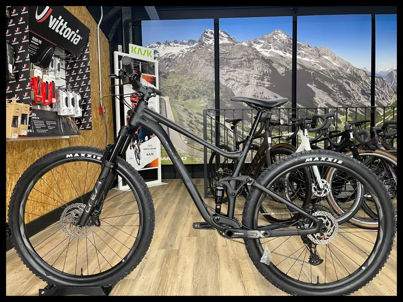 Liv Embolden 1 Black Large 29 2022 Ex-Display-1