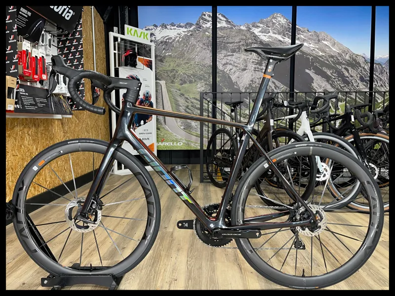 Giant TCR Advanced SL 0-DA Road Bike In Gloss Black Lava/Iris
