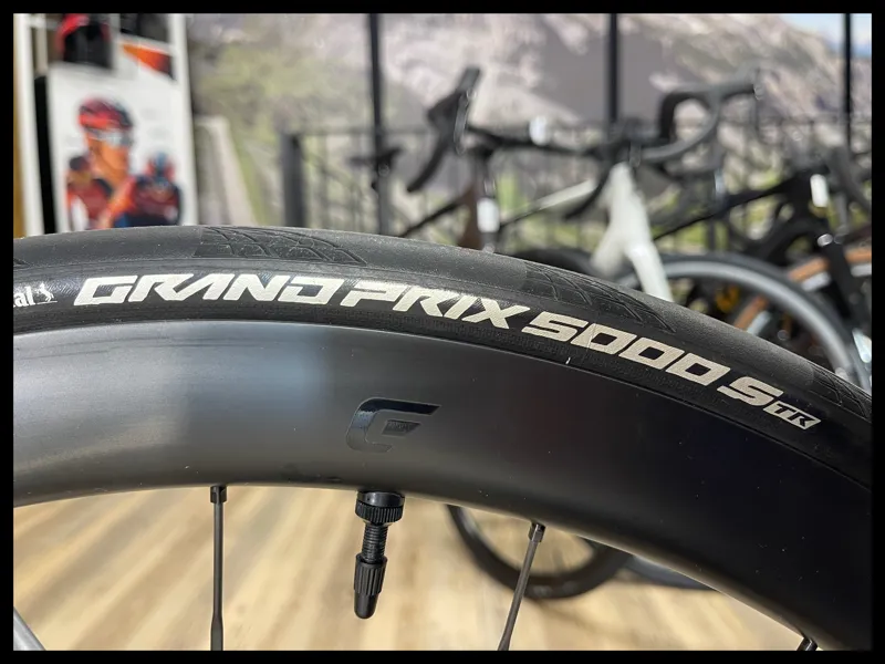 Pinarello Dogma F Disk 59.5 cm Ultegra Di2 Plutonium '24 Approved Used-9