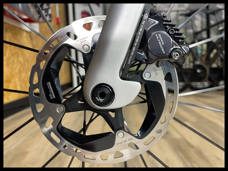 Pinarello Dogma F Disk 59.5 cm Ultegra Di2 Plutonium '24 Approved Used-7