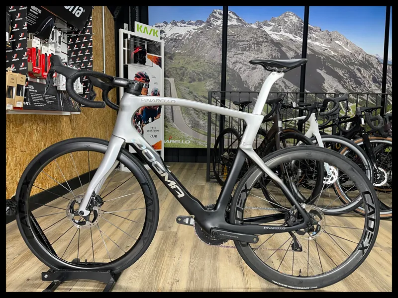 Pinarello Dogma F Disk 59.5 cm Ultegra Di2 Plutonium '24 Approved Used-1