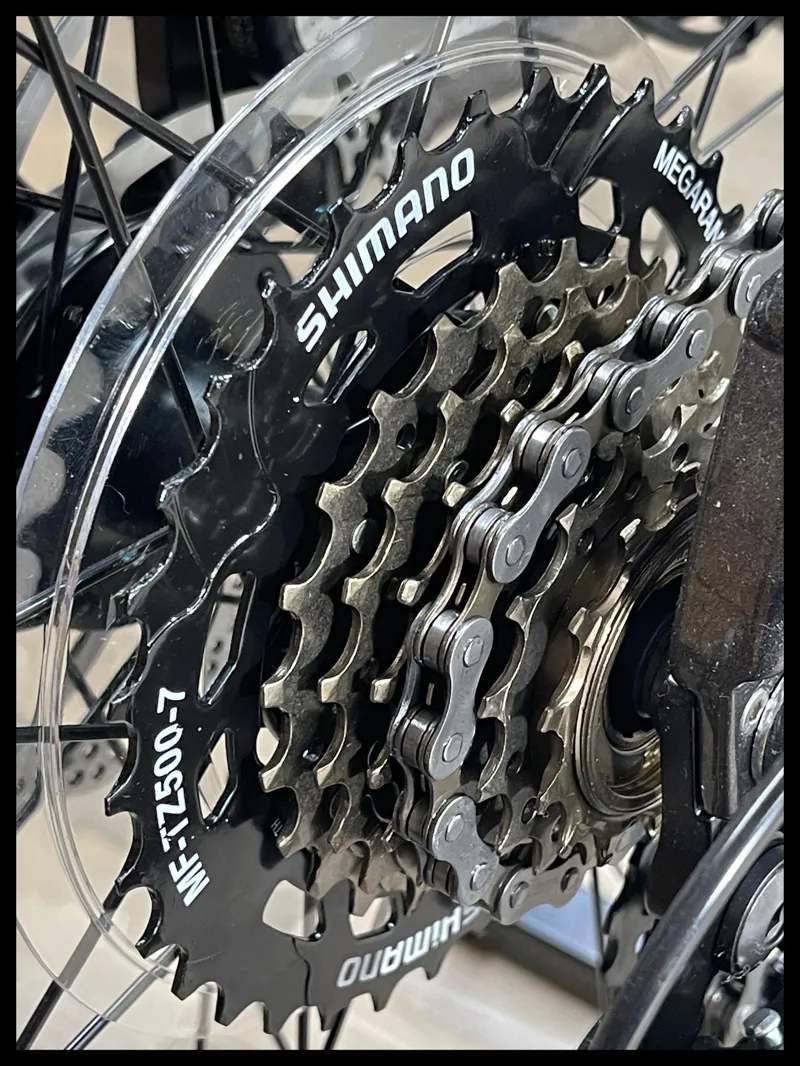 2021 Giant Escape 3 Disc Hybrid Bike in Metallic Black-2