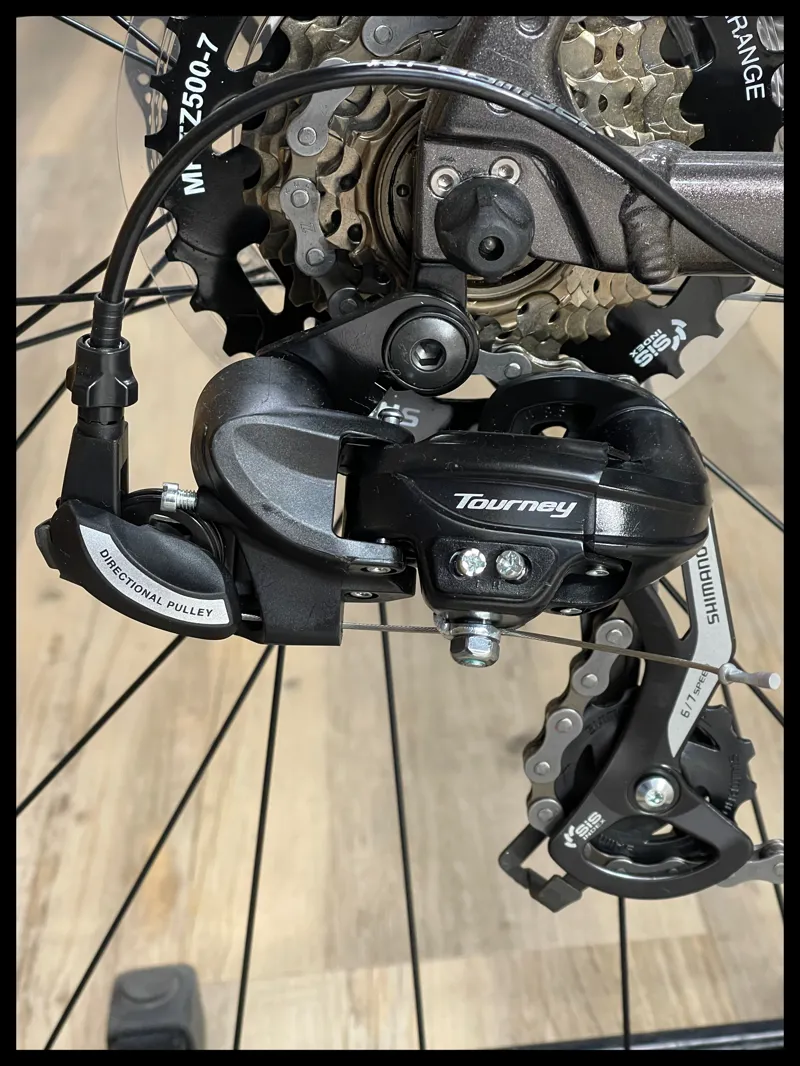 2021 Giant Escape 3 Disc Hybrid Bike in Metallic Black-3