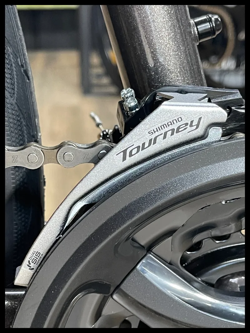 2021 Giant Escape 3 Disc Hybrid Bike in Metallic Black-4