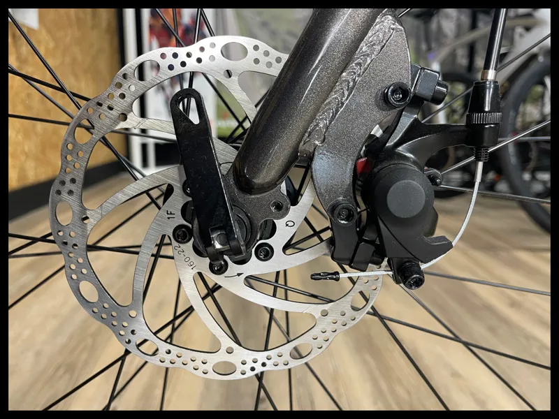 2021 Giant Escape 3 Disc Hybrid Bike in Metallic Black-7