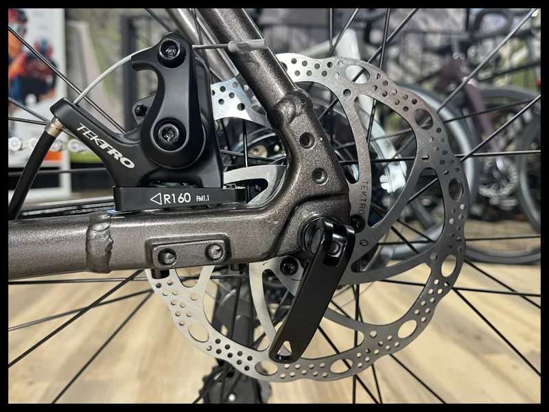 2021 Giant Escape 3 Disc Hybrid Bike in Metallic Black-8