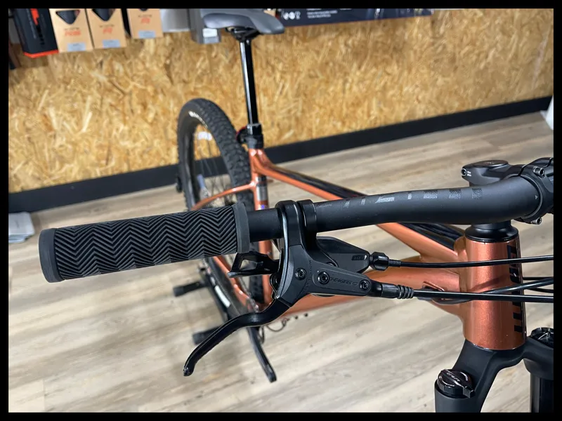 Giant Fathom 29 2 Terracotta X-Large 2022 Ex-Display-5