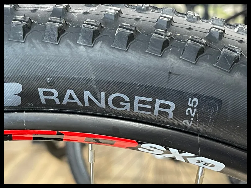 GT Aggressor Comp 29 Medium Satin Black 2022-9