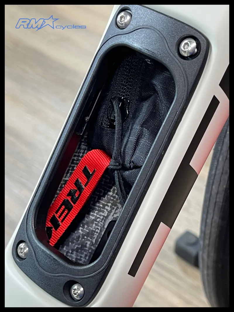 Trek Domane SL 6 Gen 4 Road Bike In Era White/Glowstick/Coral Fade-7