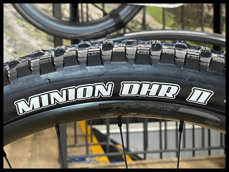 Santa Cruz 5010 5 CC MX Black X0AXS 2025-12