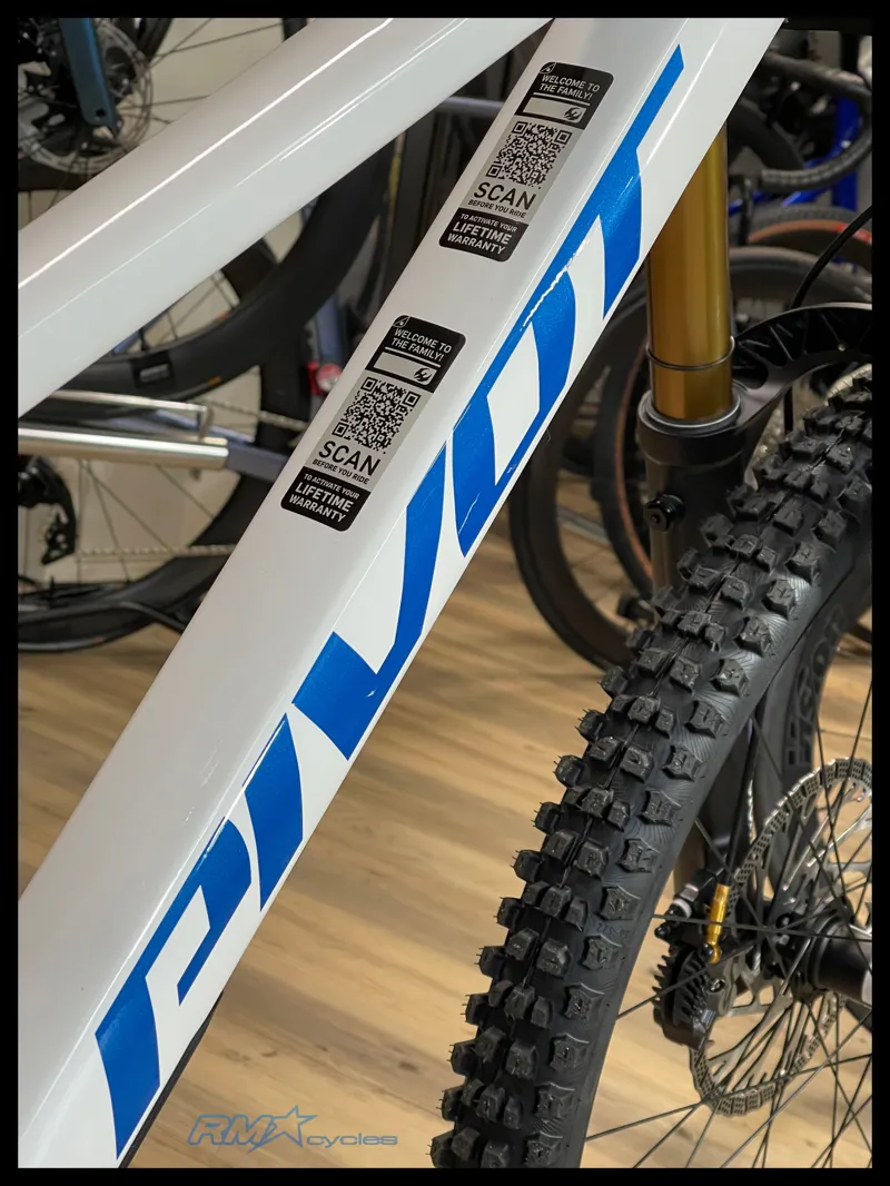 Pivot Cycles Phoenix Pro Saint / White Blue Blue-10