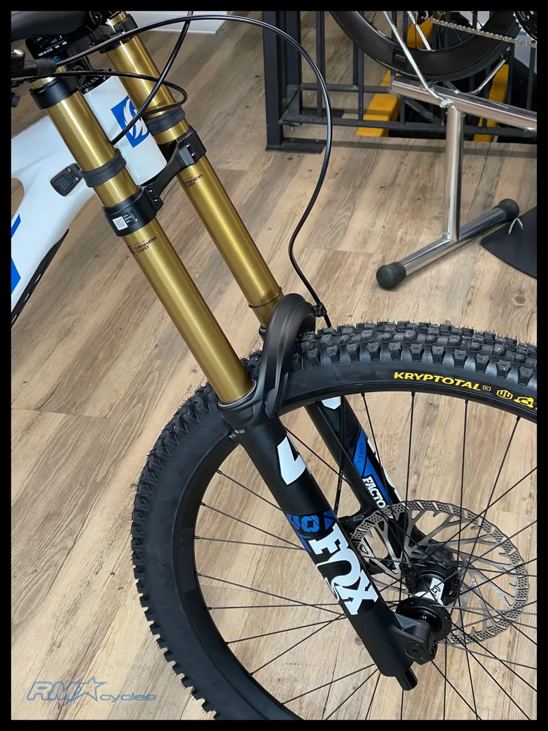 Pivot Cycles Phoenix Pro Saint / White Blue Blue-9