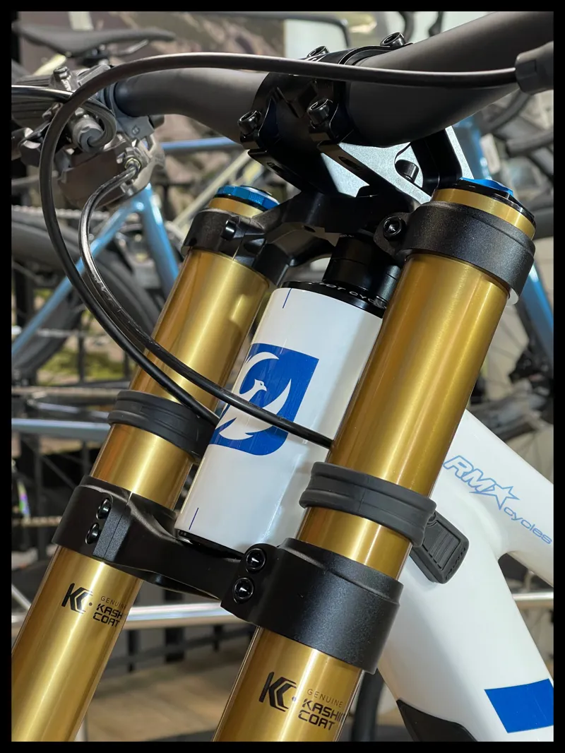 Pivot Cycles Phoenix Pro Saint / White Blue Blue-8