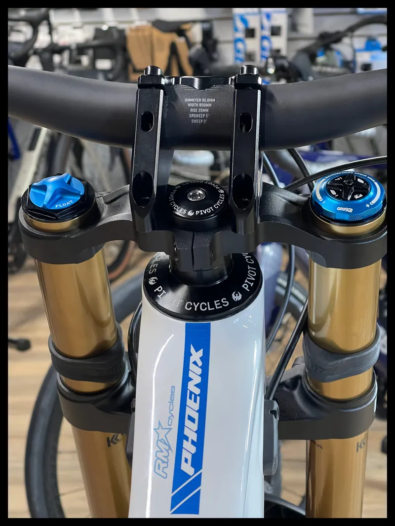 Pivot Cycles Phoenix Pro Saint / White Blue Blue-7