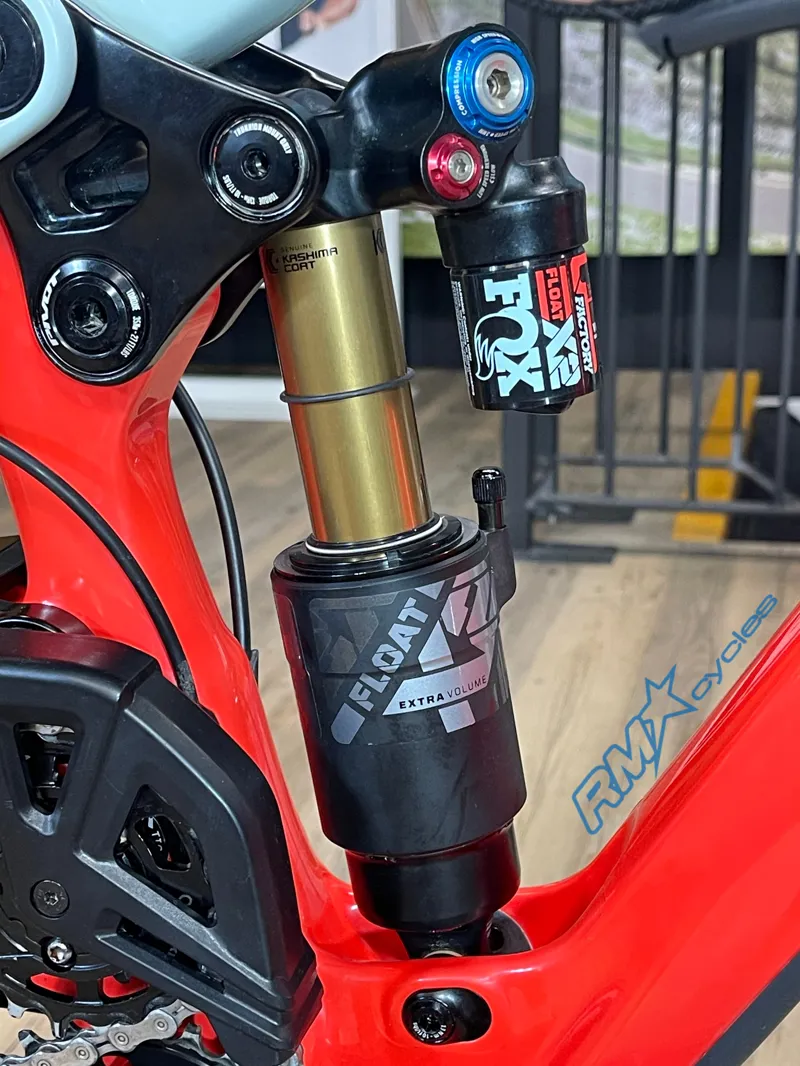 Pivot Phoenix Saint Pro S1 Mint Red Ex-demo-2