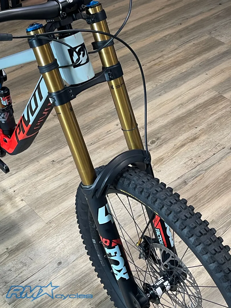 Pivot Phoenix Saint Pro S1 Mint Red Ex-demo-3